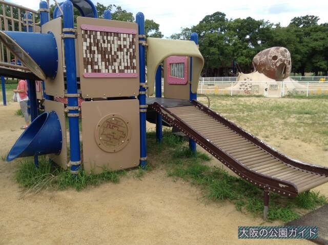 大泉緑地「冒険ランド」幼児向けローラー滑り台