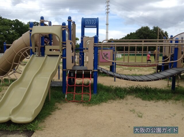 大泉緑地「冒険ランド」中型の複合遊具