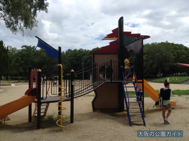 大泉緑地「冒険ランド」複合遊具