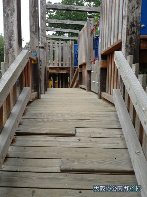 大泉緑地「冒険ランド」木製アスレチック遊具