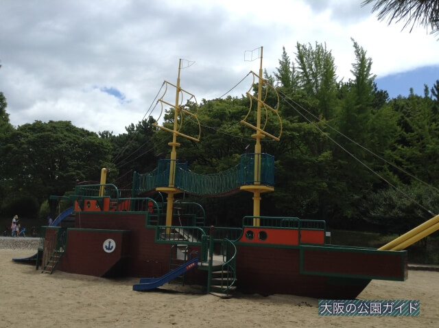 大泉緑地「海遊ランド」巨大船・ワンピース船の遊具
