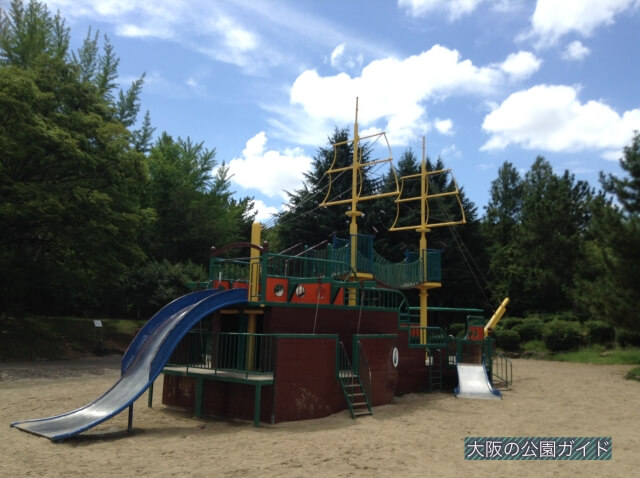 大泉緑地「海遊ランド」巨大船・ワンピース船の遊具