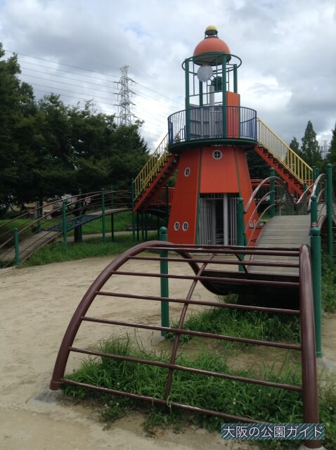 大泉緑地「海遊ランド」灯台の複合遊具・橋