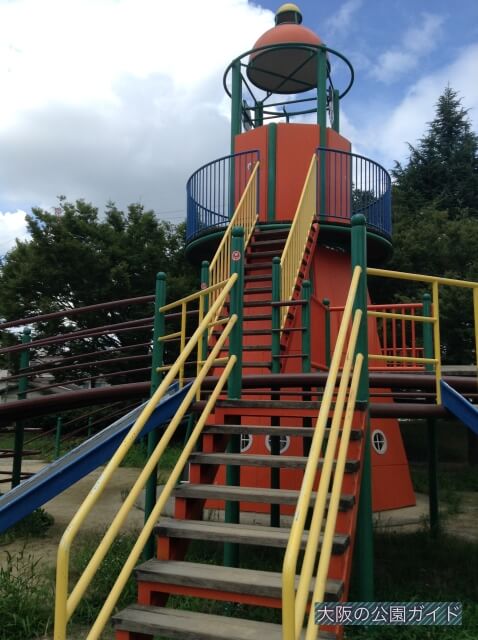 大泉緑地「海遊ランド」灯台の複合遊具・階段