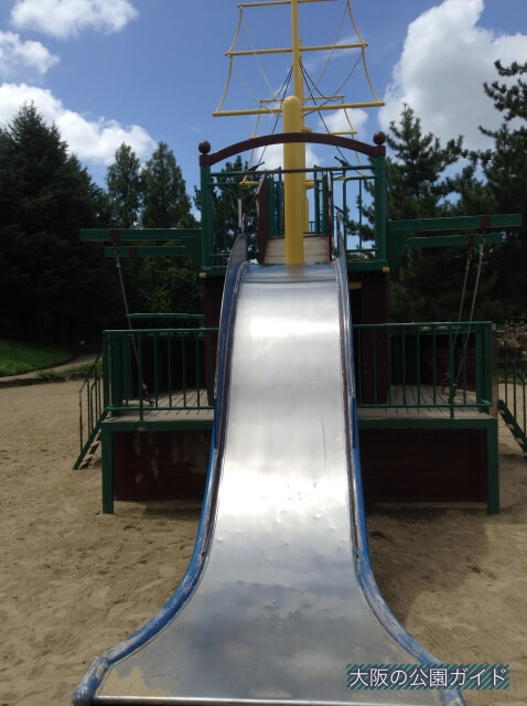 大泉緑地「海遊ランド」巨大船・ワンピース船の遊具・大きい滑り台
