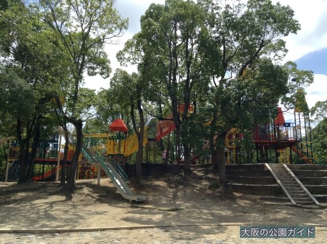 大泉緑地の遊具①「わんぱくらんど」