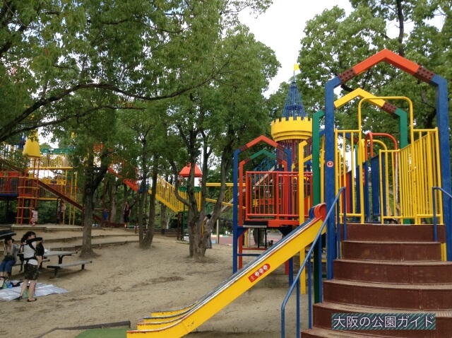 大泉緑地「わんぱくらんど」複合遊具・幼児向け滑り台