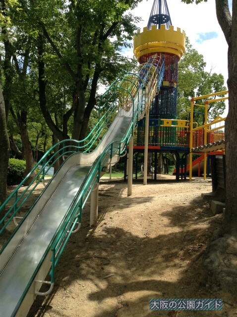 大泉緑地「わんぱくらんど」大型複合遊具・ローラー滑り台