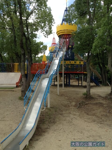 大泉緑地「わんぱくらんど」大型複合遊具・ロング滑り台