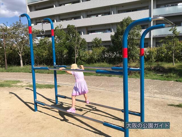 鳳公園の複合遊具「健康器具」