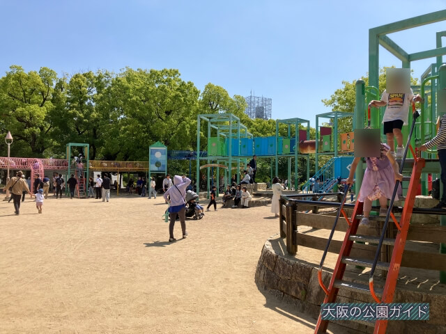 大阪城公園の遊具広場