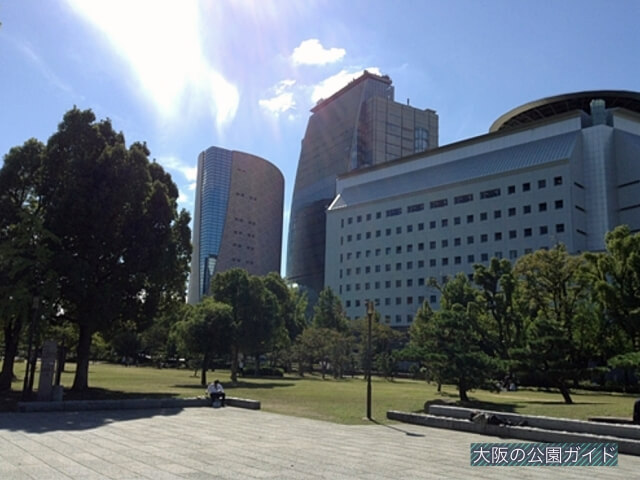 大阪城大手前の芝生広場