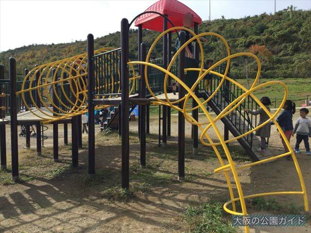 「彩都なないろ公園」複合遊具