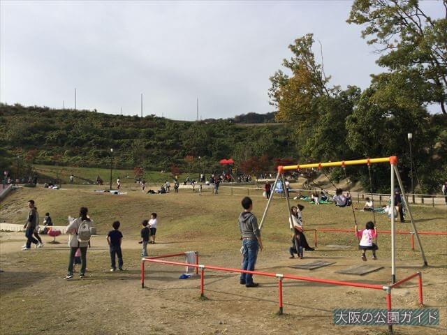 「彩都なないろ公園」ブランコ