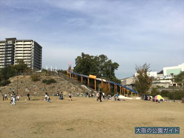 彩都西公園のローラー滑り台、全体図
