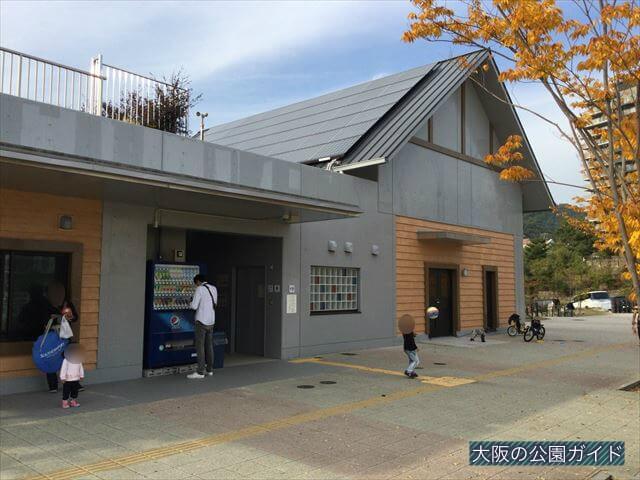 彩都西公園のトイレ