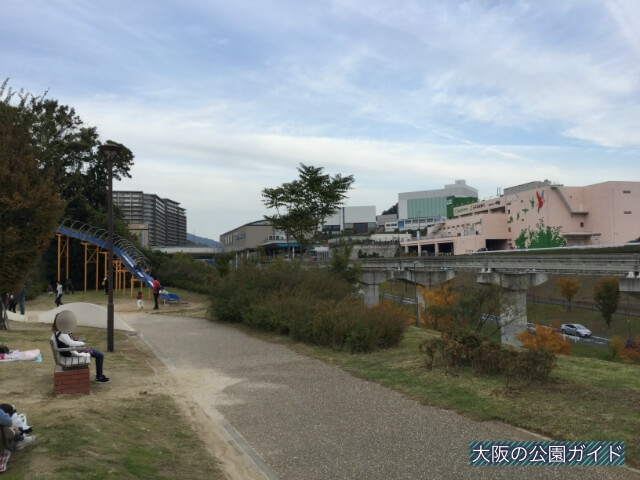 彩都西駅と彩都西公園