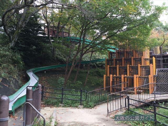「千里中央公園」大型複合遊具/ローラー滑り台
