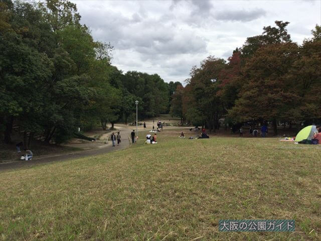 「千里中央公園」芝生広場