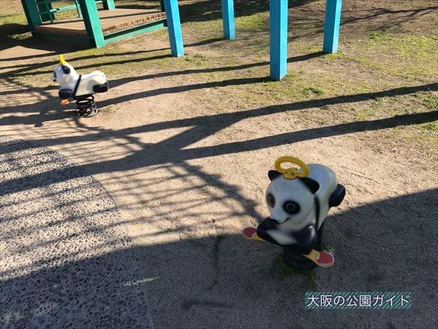 松原市「新町南公園」動物の乗り物