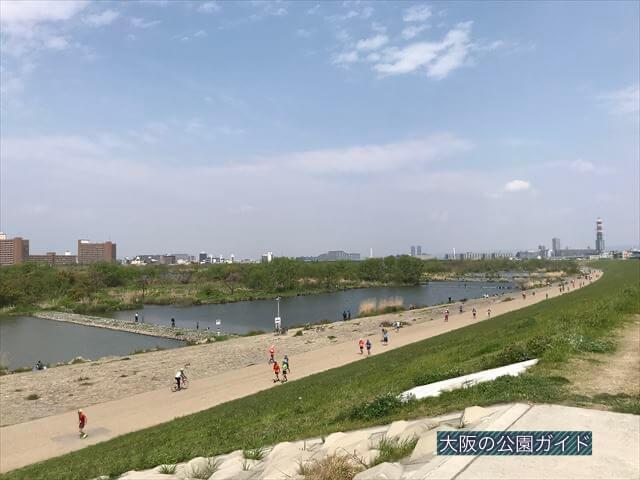 城北公園横の淀川（城北ワンド）