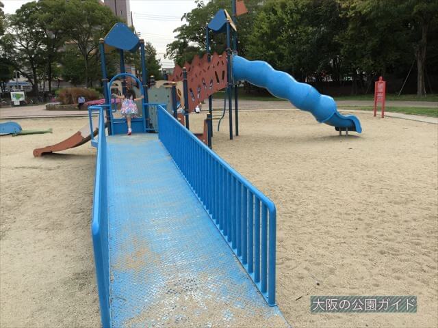 住之江公園チューブ型滑り台の反対側
