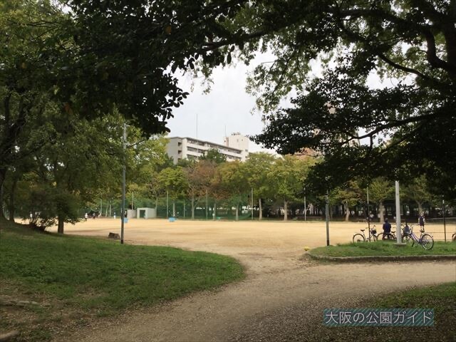 「住之江公園」ボール遊びができる児童広場