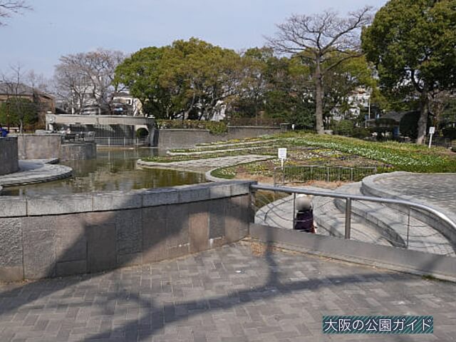 住吉公園内の池