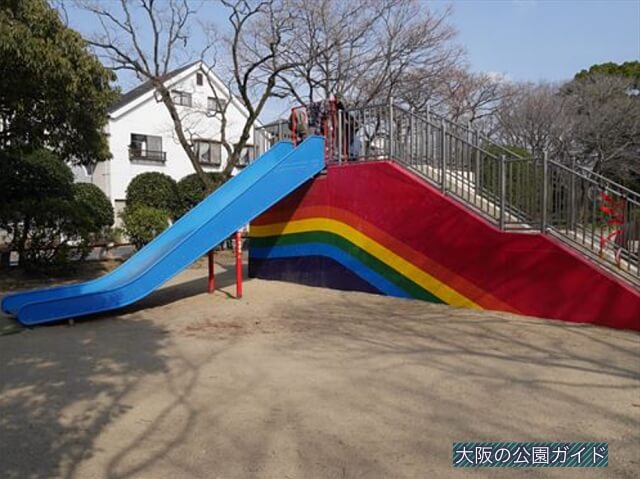 住吉公園児童遊戯場・3歳～6歳遊具・滑り台
