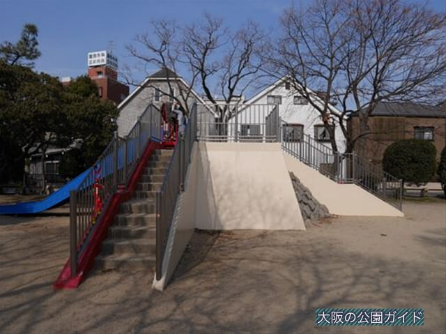 住吉公園児童遊戯場・3歳～6歳遊具・滑り台