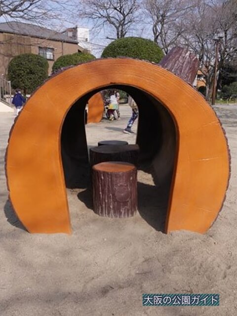 住吉公園児童遊戯場・3歳～6歳遊具・ままごとの家