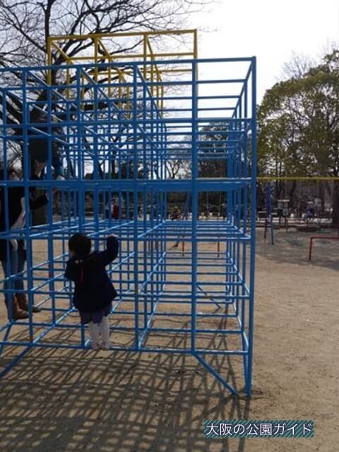 住吉公園児童遊戯場・3歳～6歳遊具・ジャングルジム