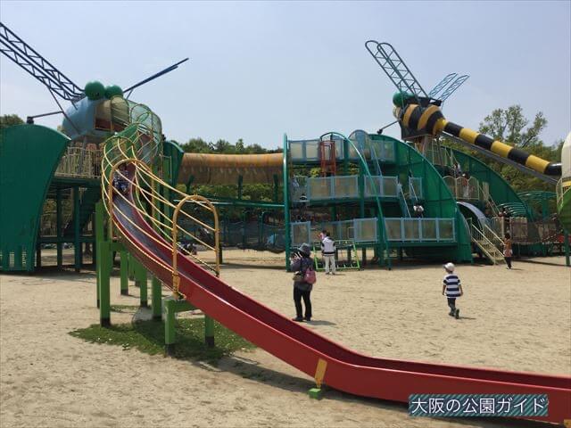「蜻蛉池公園」大型遊具のロング滑り台