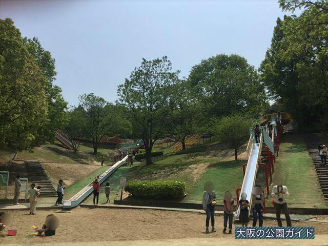 「蜻蛉池公園」ロング滑り台＆ローラー滑り台