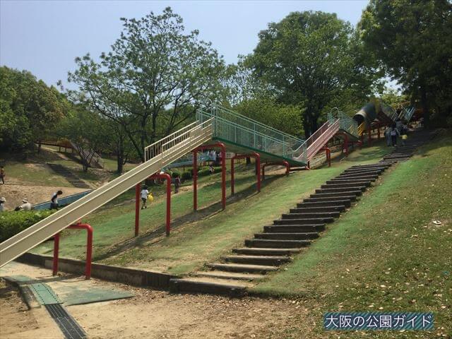 「蜻蛉池公園」ロング滑り台＆ローラー滑り台