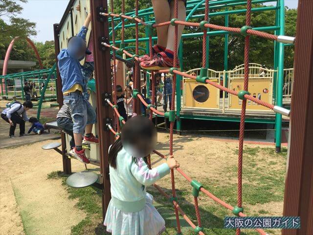 「蜻蛉池公園」トンボ遊具、アスレチック