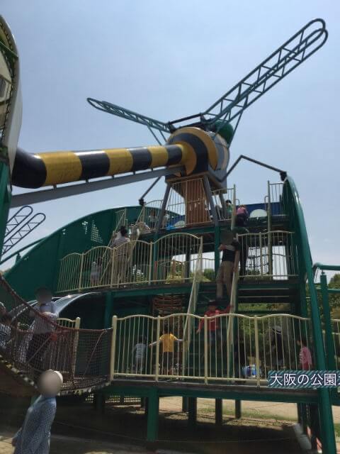 「蜻蛉池公園」大型遊具は3階建てになっている