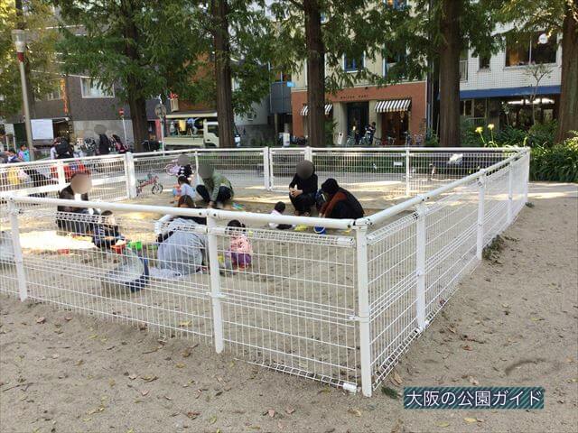 靫公園の遊具、砂場