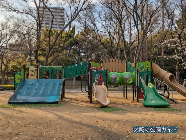 靫公園の複合遊具・滑り台