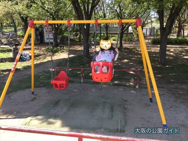 「八幡屋公園」のブランコ