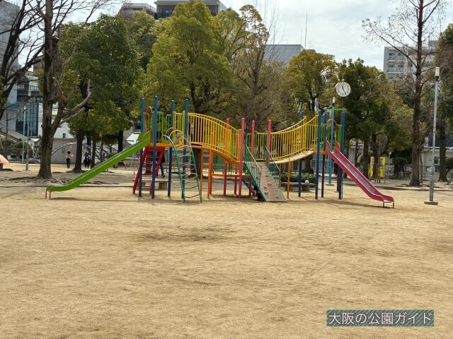 「銅座公園」複合遊具