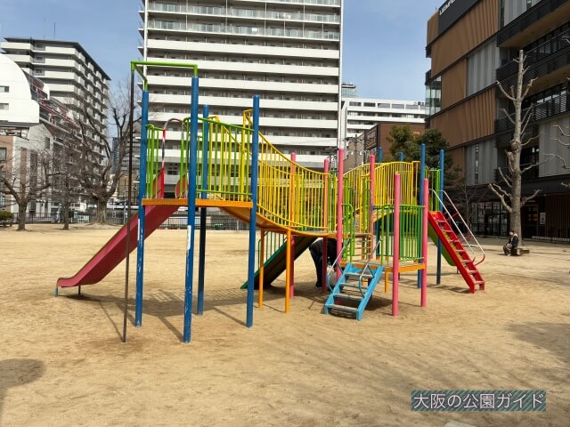 「銅座公園」複合遊具