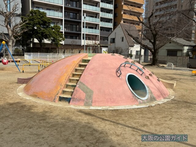 「銅座公園」石山遊具