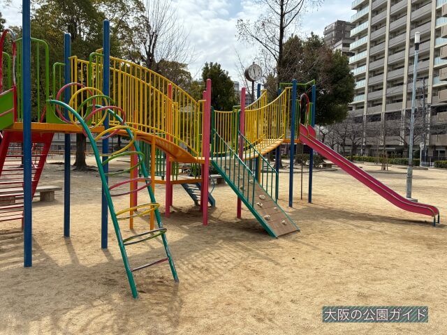「銅座公園」複合遊具