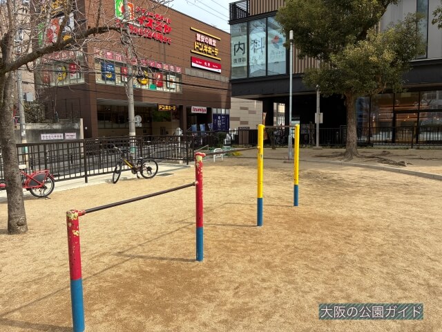 「銅座公園」鉄棒