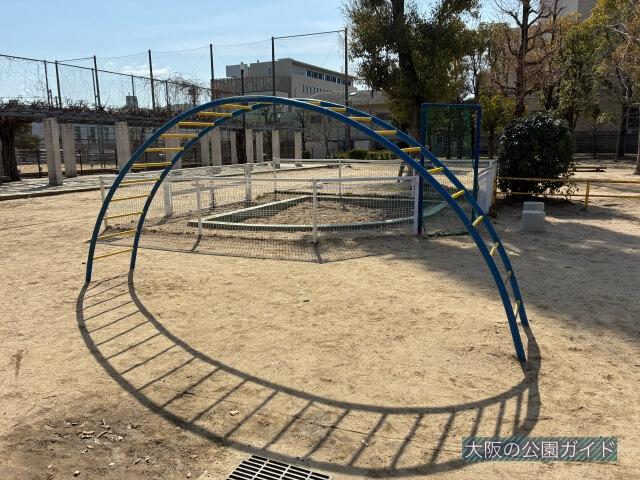 「越中公園」雲梯（うんてい）