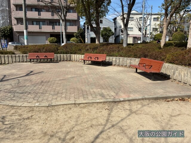 「越中公園」ベンチ