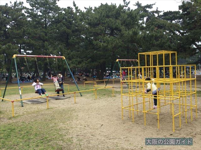 浜寺公園「中央児童遊技場」ブランコ、ジャングルジム