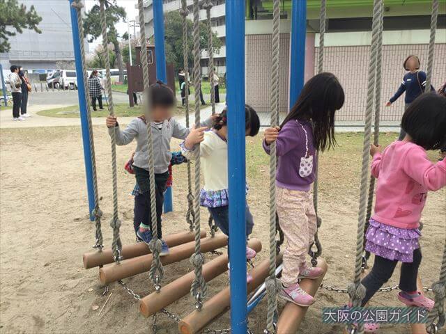 浜寺公園「北児童遊技場」アスレチック風の複合遊具