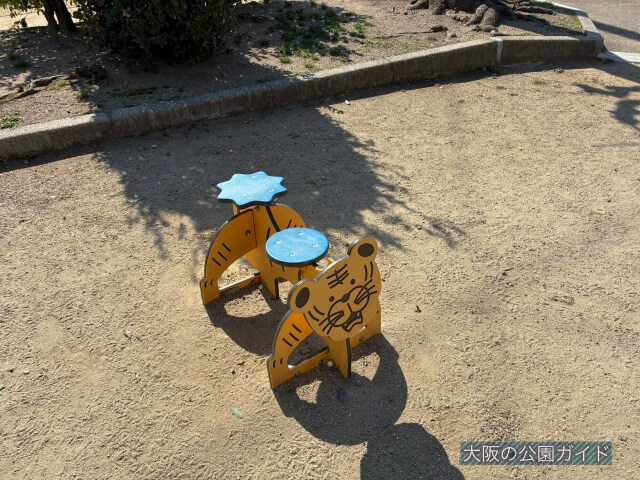 「東中本公園」トラの乗り物遊具